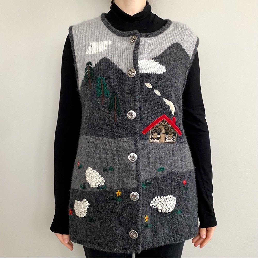 Vintage Landhaus 100% wool embroidered sheep farm scene sweater vest. 🩶